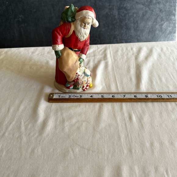 VINTAGE SANTA CLAUS HOLDING A BAG FULL OF GIFTS CERAMIC 7 1/2 “ - Picture 9 of 13